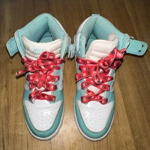 🔥🔥👧🏻👦🏻Nike sneakers